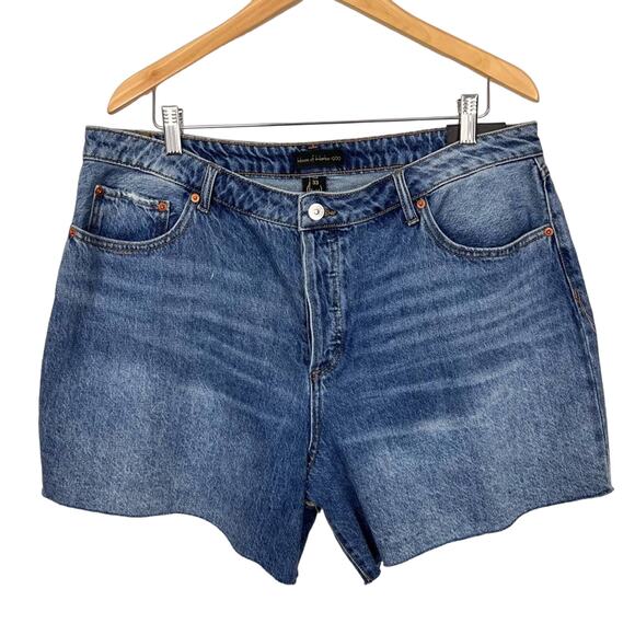NWT House of Harlow High Rise Mom Midi Cut Off Denim Shorts Size 33/16 - Picture 2 of 7